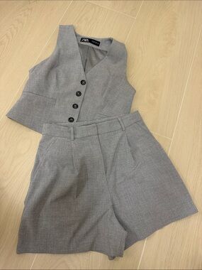 Zara Light Gray Tailored Vest & High-Waist Shorts Set